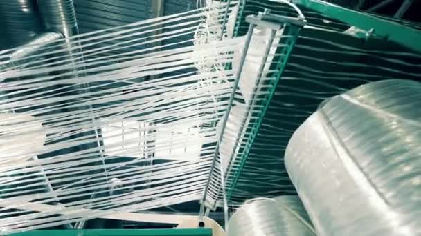 Factory Mechanism Stretching Rolls Fiberglass — Vídeo de stock