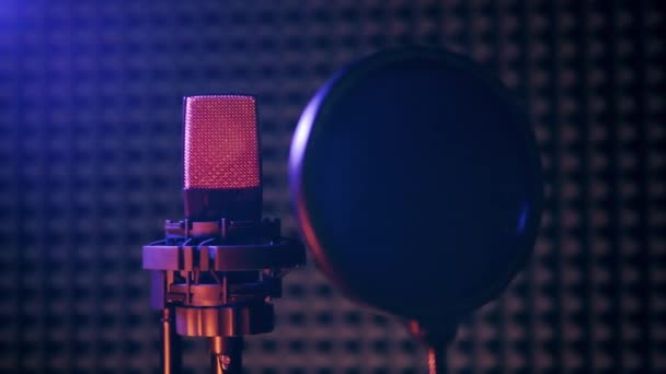 Nahrávací Studio Mikrofonem Filtrem Vedle Něj — Stock video