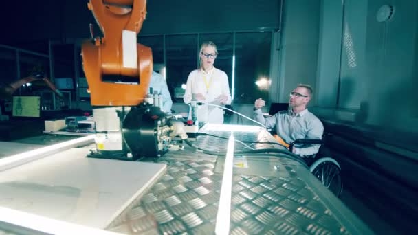 Robotics Lab Handicapped Engineer His Colleagues — Vídeo de stock