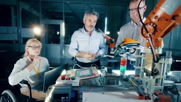 Laboratoire Robotique Avec Groupe Ingénieurs Machines Modernes — Video