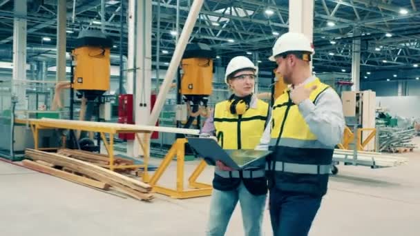 Industrial Coworkers Discussing Plant Premises — Wideo stockowe