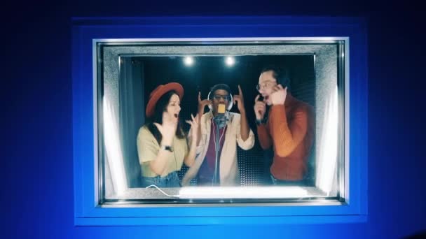 Recording Booth Group Musicians Seen Window — Stock videók