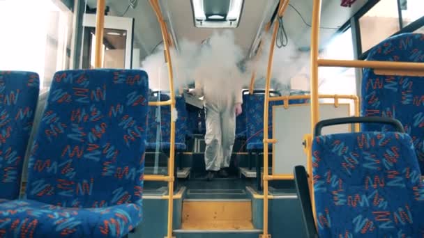 Mesin Fumigasi Digunakan Untuk Mensterilkan Interior Bus — Stok Video