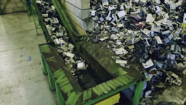Mechanische Geräte Einer Schrottplatzanlage Mit Müll — Stockvideo