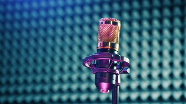 Çinde Mikrofon Olan Ses Geçirmez Kayıt Stüdyosu — Stok video