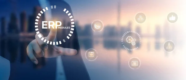 Sanal ekran ERP 'ye dokunan işadamı - Girişim kaynak planlaması ve teknoloji kavramı.