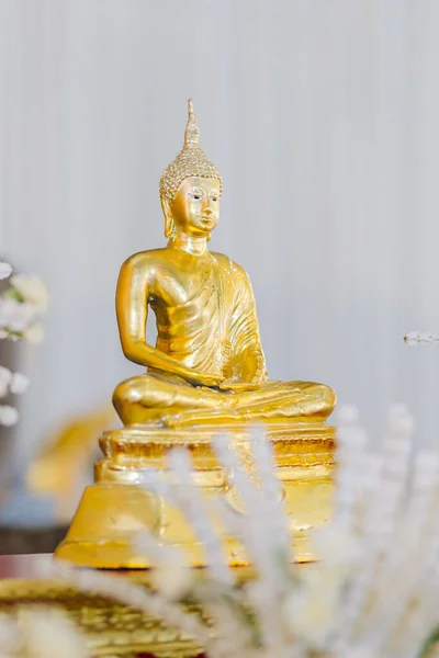 Tayland tapınağında Buda heykeli, Vesak Günü 'nün kapanışı, Makabuja günü, Asalha puja günü