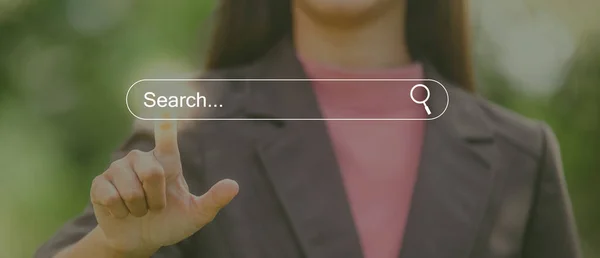 Seo Search Engine Optimization Concept Jonge Mannen Gebruiken Smartphones Vinden — Stockfoto