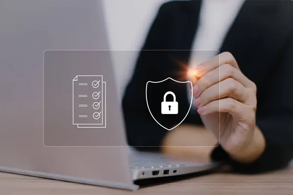 Siber güvenlik kavramı, verileri korumak için mahremiyet, ikon ve internet ağ güvenliği teknolojisi 