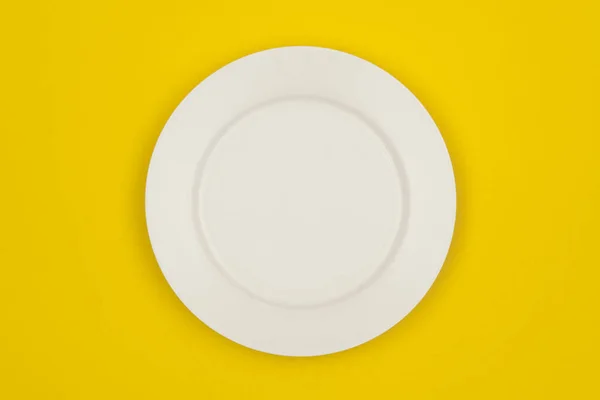 Empty Plate Yellow View — Stock Photo, Image