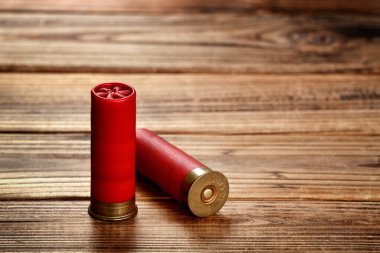 12 mermi ahşap üzerine ölçmek.