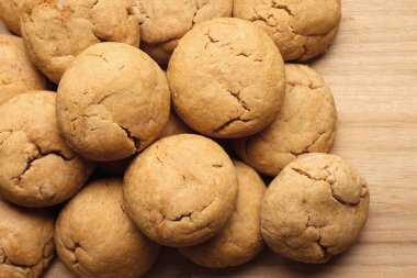 Tahtada zencefilli kurabiye. Genel Görünüm.