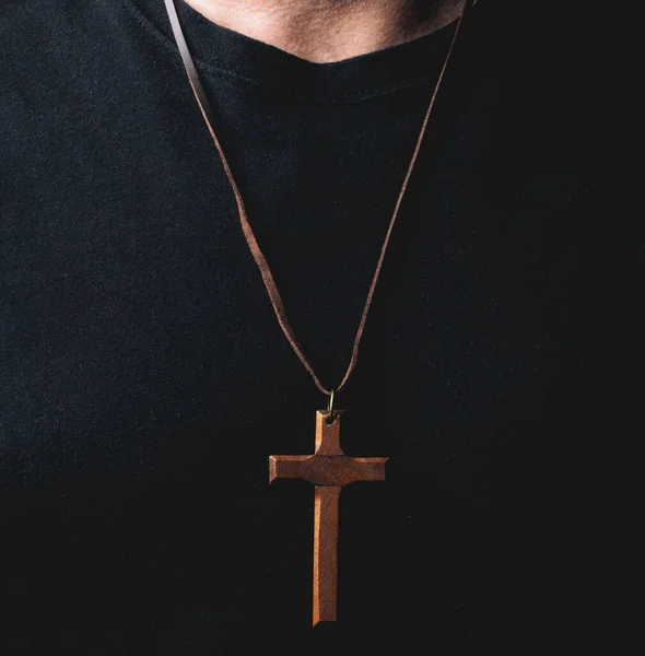 Man Wearing Wooden Christian Cross Pendant — Stock Photo, Image