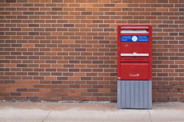 Stewiacke, Kanada - 29 Mayıs 2021: Kanada Posta Kutusu. Canada Post Corporation Kanada 'nın ana posta hizmeti sağlayıcısıdır ve bir krallık şirketidir..