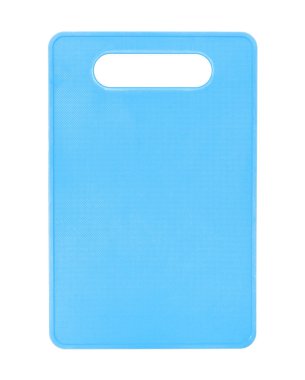 Mavi plastik kesme tahtası beyaza izole edildi.