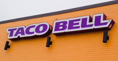 Stewiacke, Kanada - 06 Aralık 2021 Taco Bell restoranı. Taco Bell, Kaliforniya merkezli bir fast food restoran zinciri..