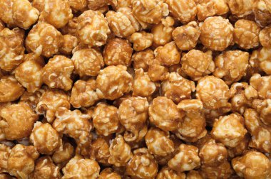 Karamelli patlamış mısır ya da şekerleme.