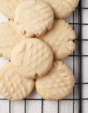 Taze ev yapımı vanilyalı kurabiyelerin genel manzarası