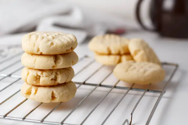 Freshly Baked Vanilla Butter Cookies Cooling Rack — Stock Photo, Image