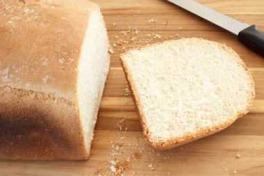 Tahtada ev yapımı ekmek.