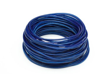 PVC beyaz çamaşır ipini kaplamıştı