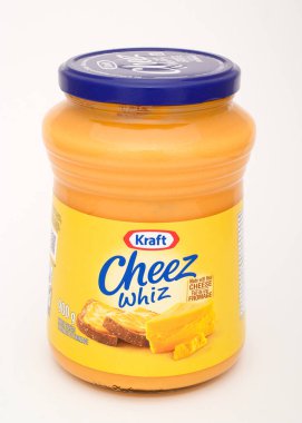 Pleasant Valley, Kanada - 31 Aralık 2024: bir şişe Cheez Whiz. Cheez Whiz markası Kraft Gıda 'ya ait..