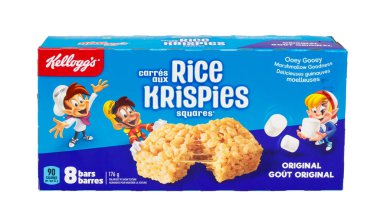 Pleasant Valley, Kanada - 13 Ocak 2025: Kellogg 's Rice Krispies Squares. Kellogg ya da Kellanova, ABD 'li gıda üreticisi..
