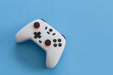 Mavi üzerine kopyalama alanı olan oyun denetleyici