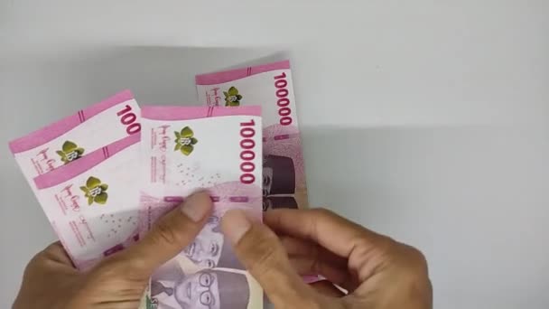 Compte Billets Indonésiens Idr 100 000 Émis 2022 Sur Fond — Video