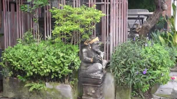 Balijská Chrámový Ochránce Chrámu Kamenná Socha Bedogol — Stock video