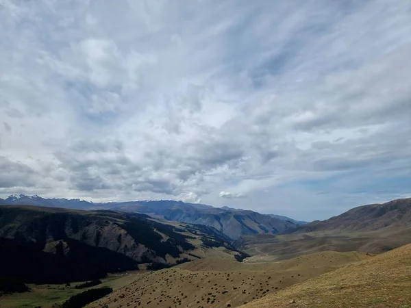 Dağların güzel manzarası