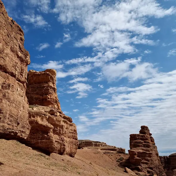 Dağlardaki manzarayı merak ediyorum.