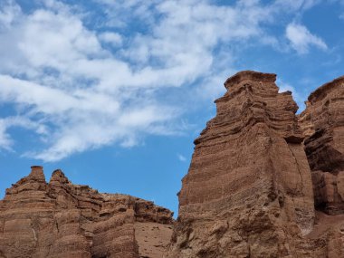 Güneşli bir günde güzel kanyon manzarası 