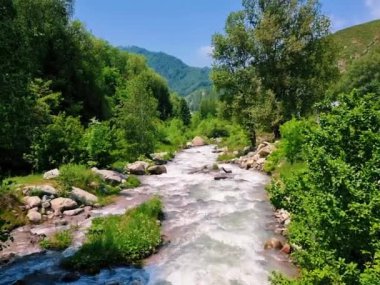 Dağlardaki inanılmaz nehir 