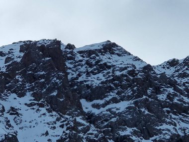 Dağların güzel manzarası