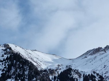 Güzel dağ manzarası, kış