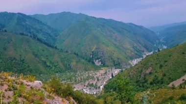 Dağların güzel manzarası 