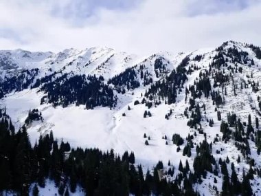 Dağların güzel manzarası