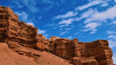 Dağlarda inanılmaz kanyonlar