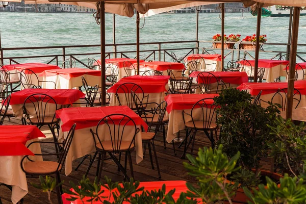 Романтичний Ресторан Венеції Італія Біля Води Прекрасним Видом — стокове фото
