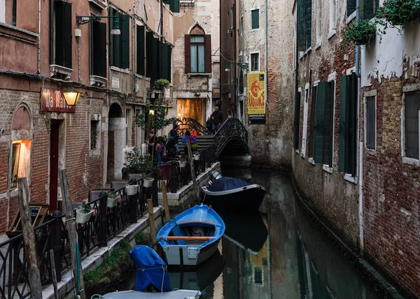 Talya Venedik Büyüleyici Bir Kanal Tipik Bir Mimari Manzarası — Stok fotoğraf