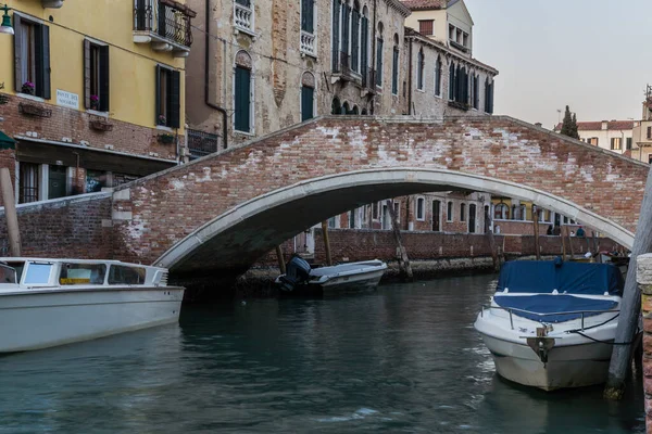 Architektonisches Detail Einer Alten Backsteinbrücke Venedig Italien — Stockfoto