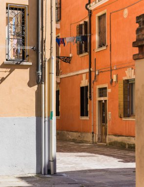 İtalya, Venedik 'te eski bir caddenin güzel mimari ayrıntıları