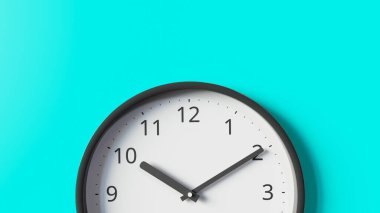 Duvarda asılı olan minimalist saat ile arkaplanı kopyala