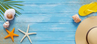 Yaz tatili konsepti için deniz kabukları ve şapkalarla yatıyordu. 3d oluşturma