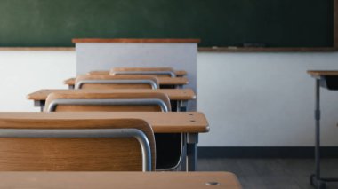 Boş bir okulda sınıf sahnesi. 3d oluşturma