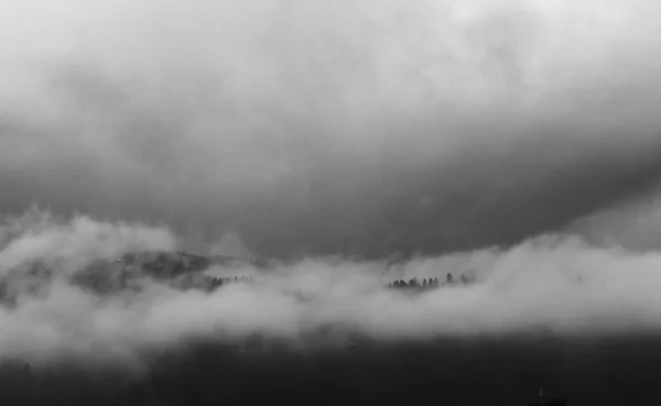 Brouillard Sur Les Montagnes Couleur Noir Blanc — Photo