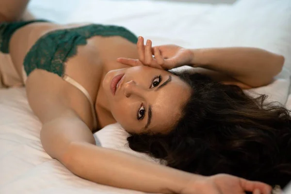 Close Sexy Young Attractive Woman Luxury Underwear Lying White Sheets — Fotografia de Stock