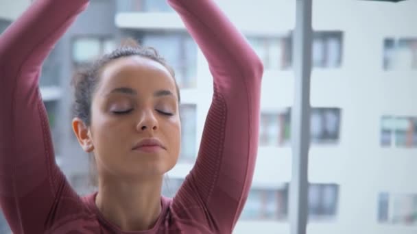 Fitness Frau Yoga Lotus Pose Für Körperliche Flexibilität Training Oder — Stockvideo
