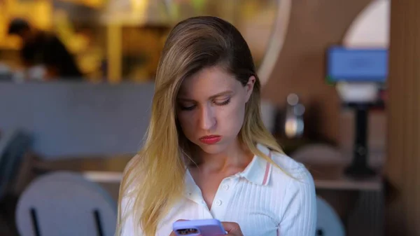 Close Young Caucasian Confused Woman Texting Smartphone Indoors Restaurant Upset — Fotografia de Stock